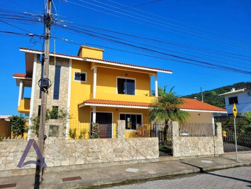 Foto 1 de Casa com 3 Quartos à venda, 228m² em Alto Ribeirão, Florianópolis