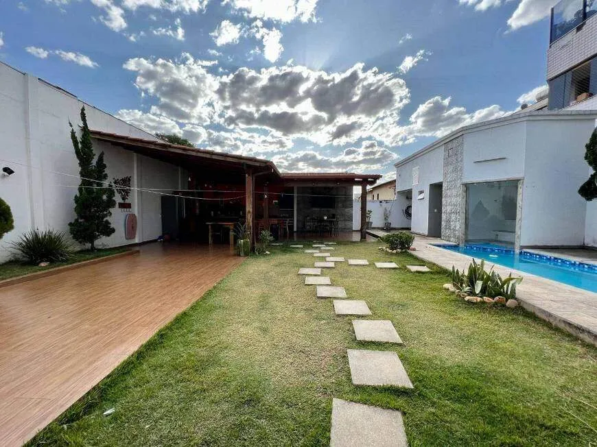 Foto 1 de Casa com 5 Quartos à venda, 512m² em Castelo, Belo Horizonte