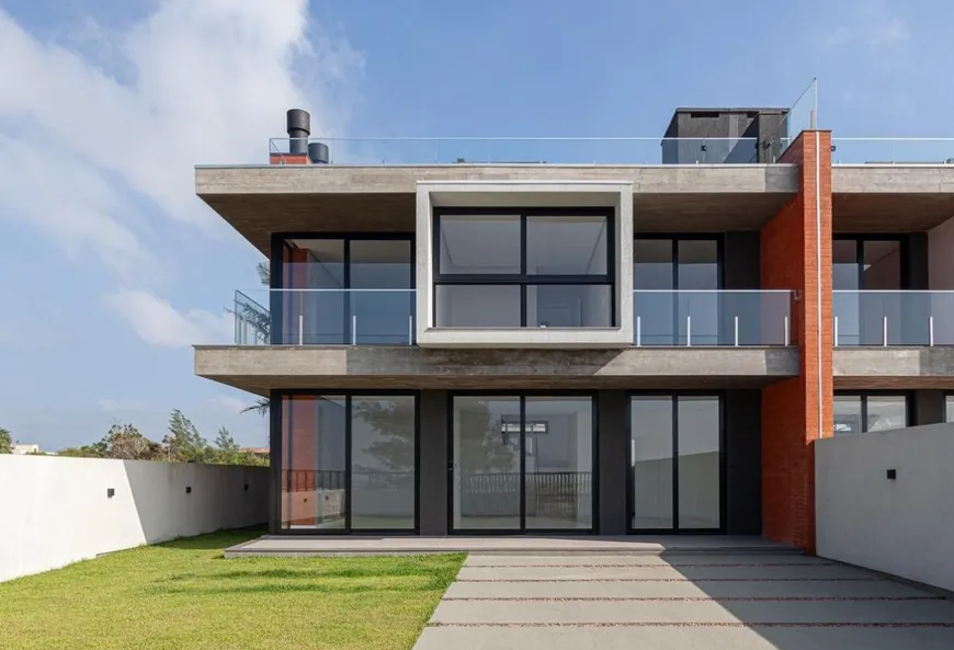 Foto 1 de Casa com 3 Quartos à venda, 280m² em Itapeva, Torres