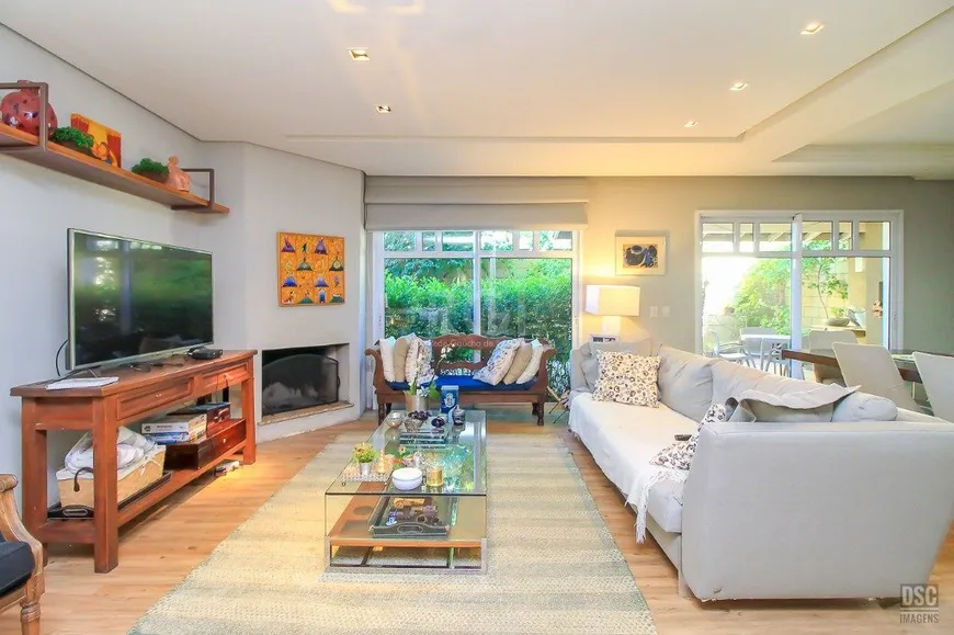 Foto 1 de Casa de Condomínio com 3 Quartos à venda, 244m² em Jardim Carvalho, Porto Alegre