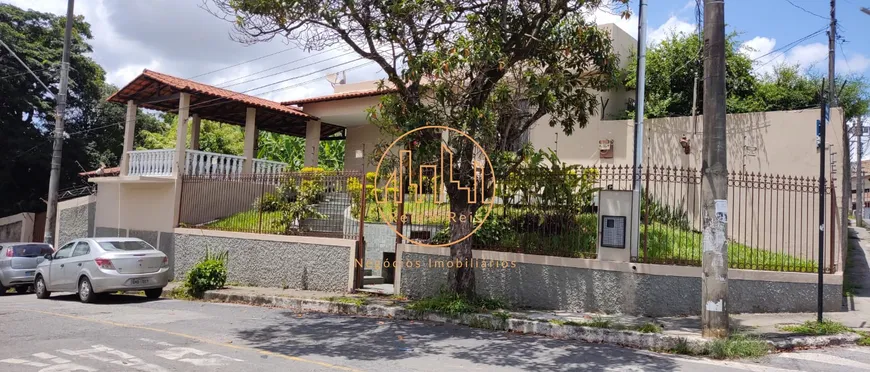 Foto 1 de Casa com 5 Quartos à venda, 275m² em Camilo Alves, Contagem