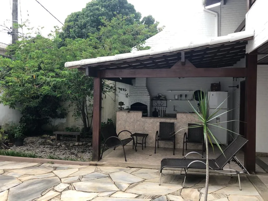 Foto 1 de Casa com 4 Quartos à venda, 300m² em Centro, Macaé