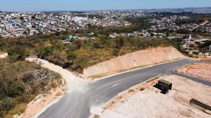 Foto 1 de Lote/Terreno à venda, 200m² em Centro, Divinópolis