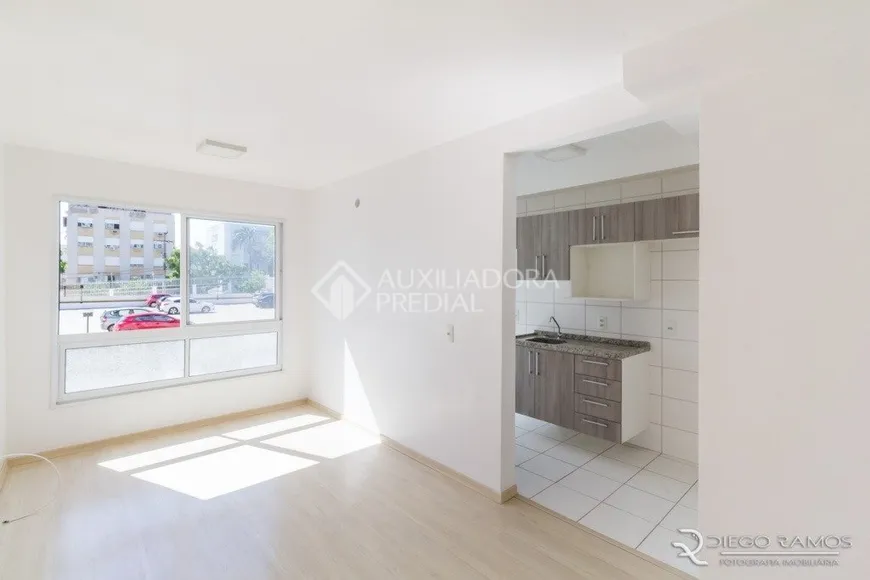 Foto 1 de Apartamento com 2 Quartos à venda, 57m² em Sarandi, Porto Alegre