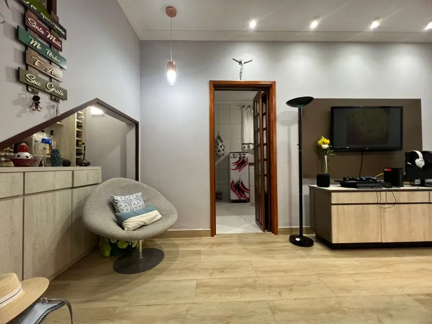 Foto 1 de Casa com 2 Quartos à venda, 70m² em Vila Matias, Santos