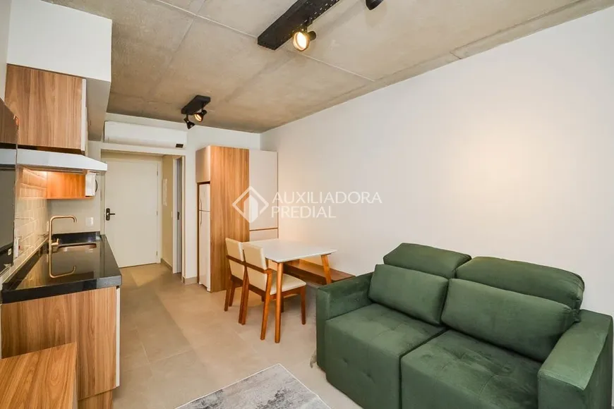 Foto 1 de Apartamento com 1 Quarto para alugar, 36m² em Azenha, Porto Alegre