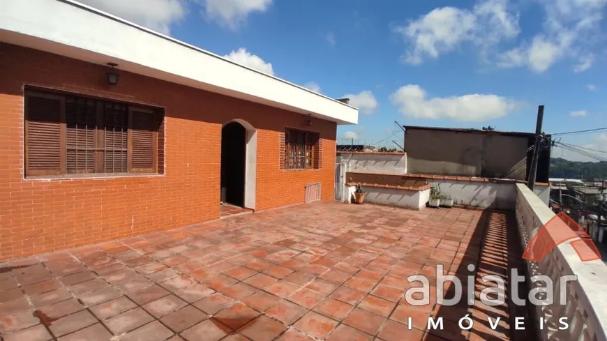 Foto 1 de Casa com 4 Quartos à venda, 145m² em VILA IASE, Taboão da Serra