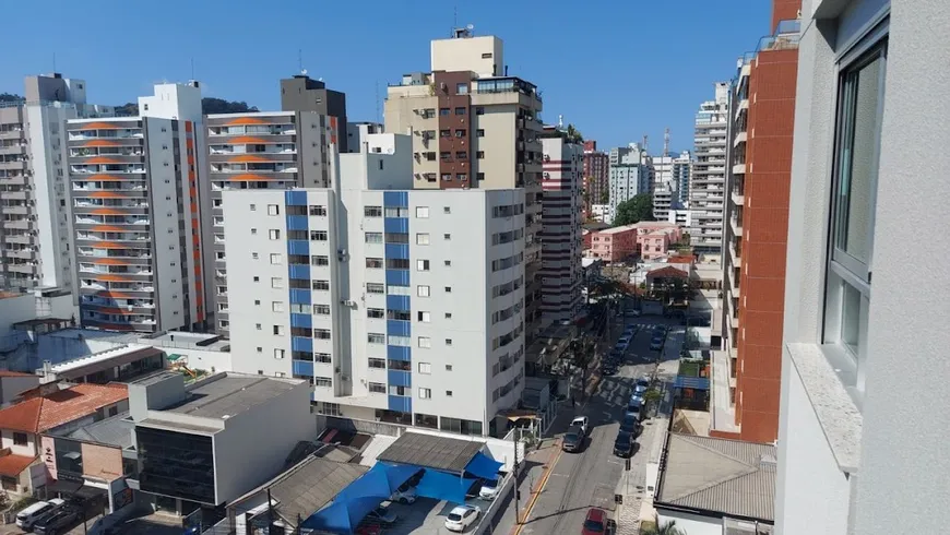 Foto 1 de Apartamento com 2 Quartos à venda, 69m² em Centro, Florianópolis