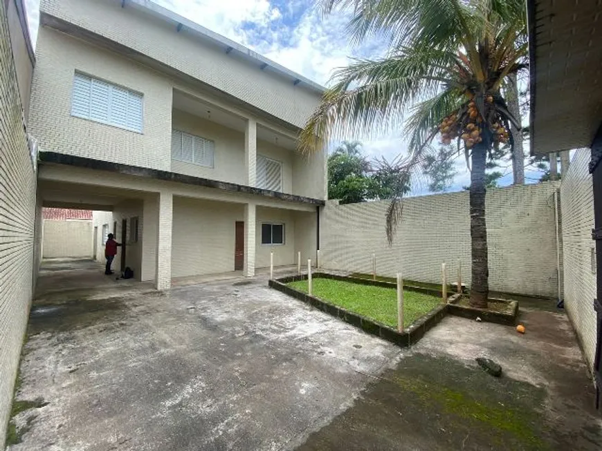 Foto 1 de Sobrado com 4 Quartos à venda, 80m² em Balneário Gaivota, Itanhaém