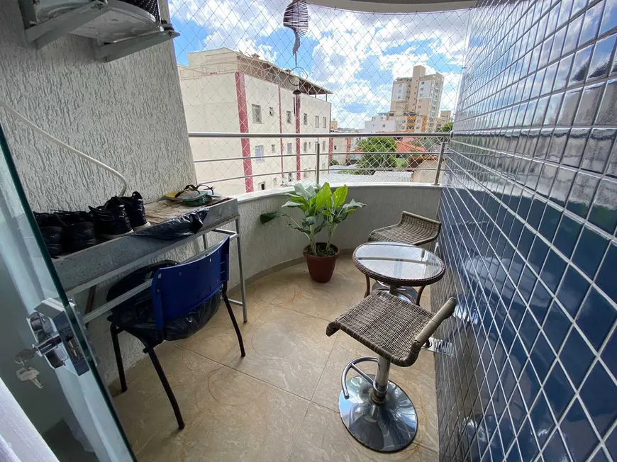 Foto 1 de Apartamento com 2 Quartos à venda, 70m² em Ouro Preto, Belo Horizonte