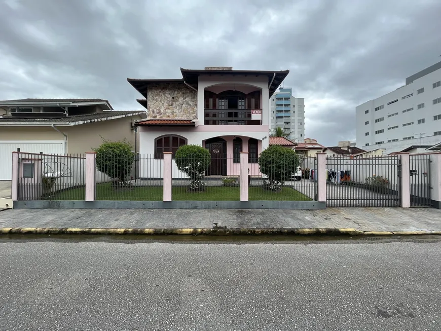 Foto 1 de Casa com 3 Quartos à venda, 210m² em Centro, Biguaçu