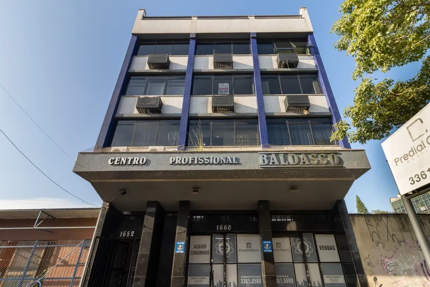 Foto 1 de Sala Comercial para alugar, 26m² em Passo da Areia, Porto Alegre