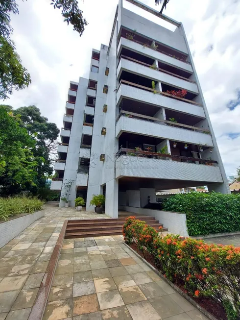 Foto 1 de Apartamento com 4 Quartos à venda, 241m² em Santana, Recife