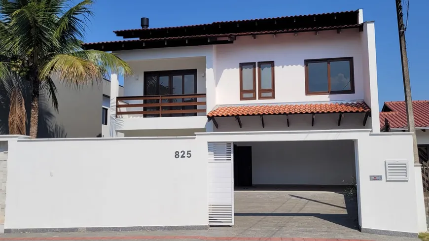 Foto 1 de Casa com 3 Quartos à venda, 305m² em Santo Antônio, Joinville