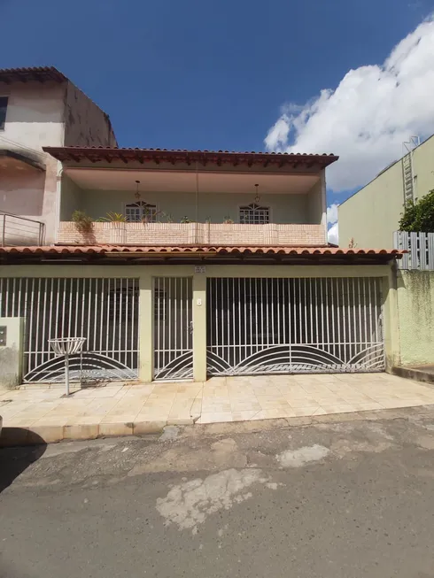 Foto 1 de Casa com 4 Quartos à venda, 250m² em Riacho Fundo I, Brasília