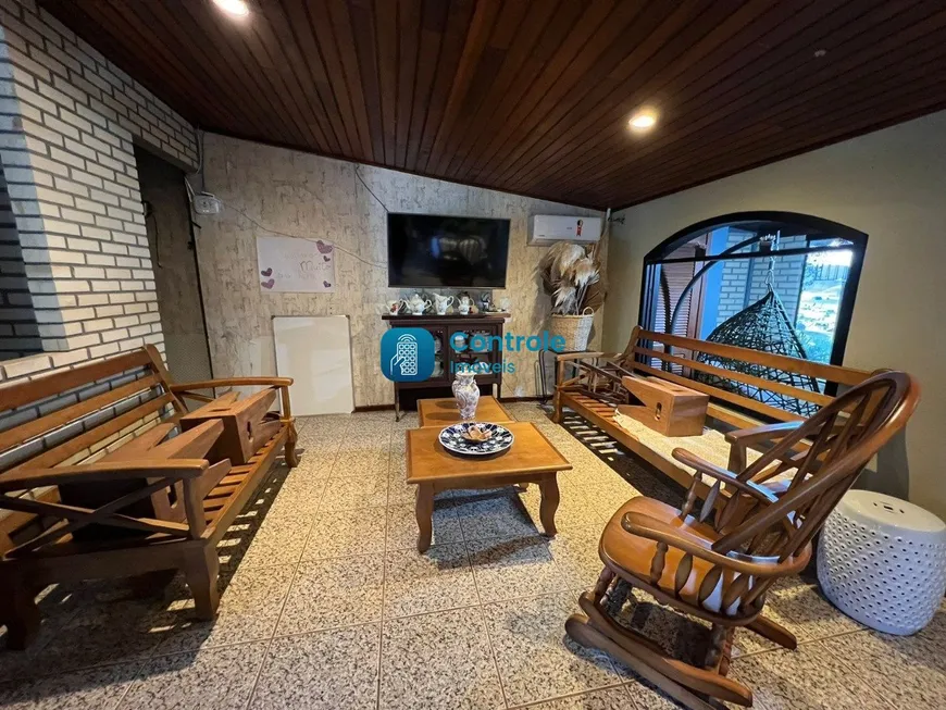 Foto 1 de Casa com 3 Quartos à venda, 300m² em Centro, Santo Amaro da Imperatriz
