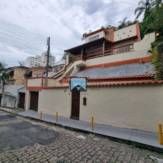 Foto 1 de Casa com 3 Quartos à venda, 200m² em Santa Rosa, Niterói