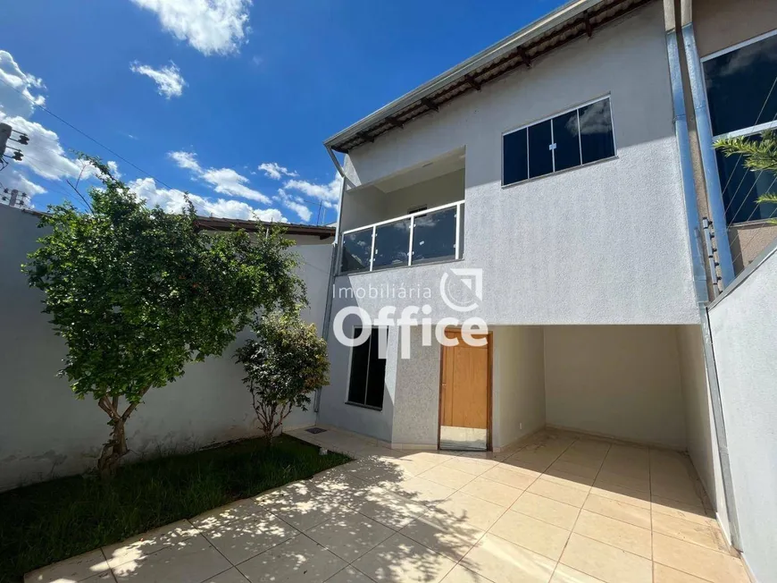 Foto 1 de Sobrado com 3 Quartos para venda ou aluguel, 138m² em Residencial Flor do Cerrado, Anápolis