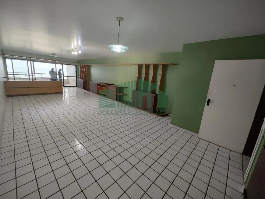 Foto 1 de Apartamento com 4 Quartos para venda ou aluguel, 211m² em Casa Caiada, Olinda