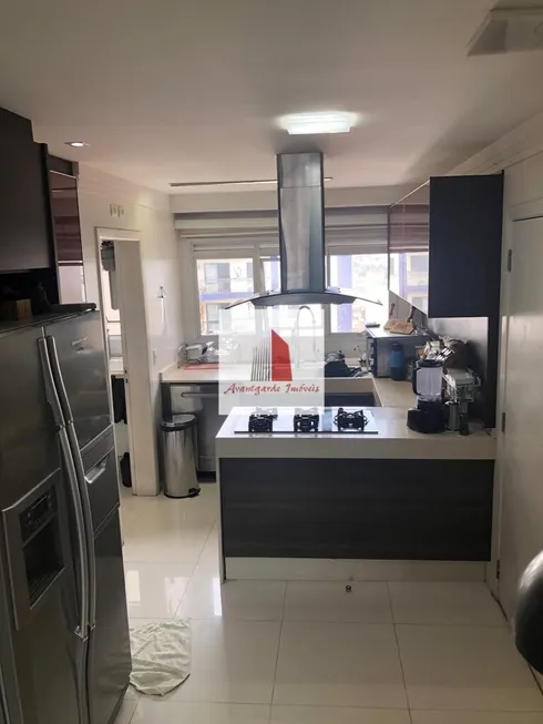 Foto 1 de Apartamento com 4 Quartos para alugar, 206m² em Vila Romana, São Paulo