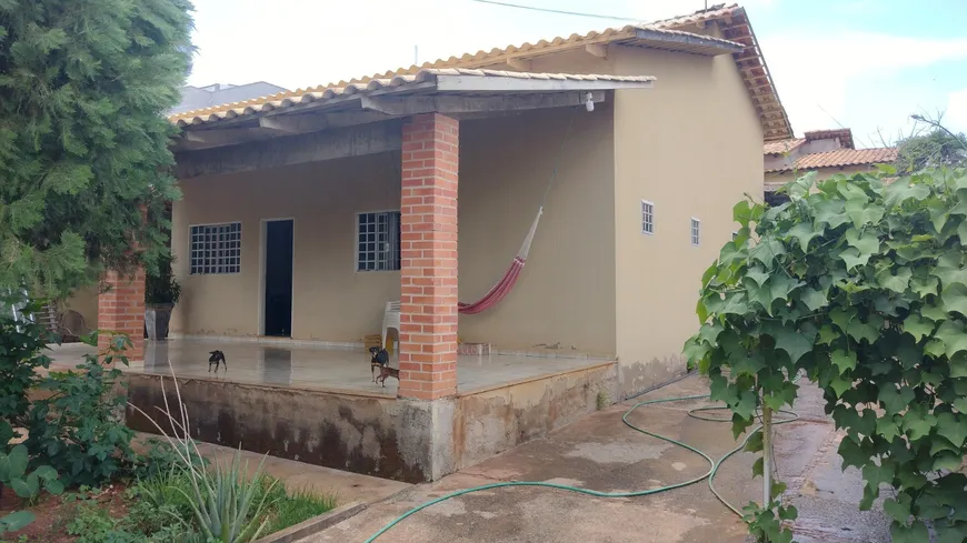 Foto 1 de Casa com 4 Quartos à venda, 270m² em Jardim Clarissa, Goiânia