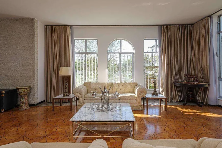 Foto 1 de Casa com 8 Quartos para alugar, 600m² em Cidade Jardim, Belo Horizonte