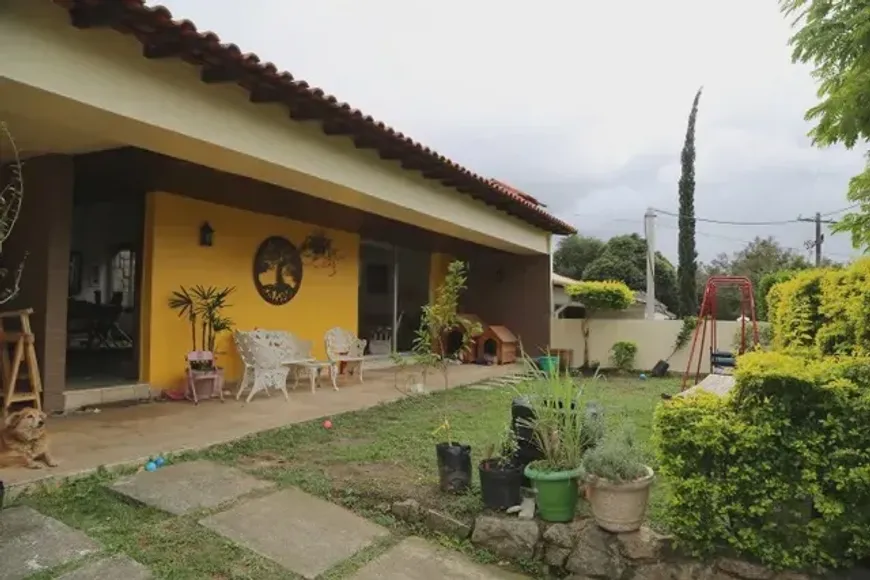 Foto 1 de Casa de Condomínio com 3 Quartos para alugar, 180m² em Campo Grande, Rio de Janeiro