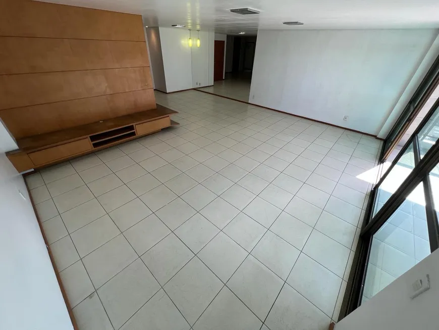 Foto 1 de Apartamento com 4 Quartos para alugar, 220m² em Jatiúca, Maceió