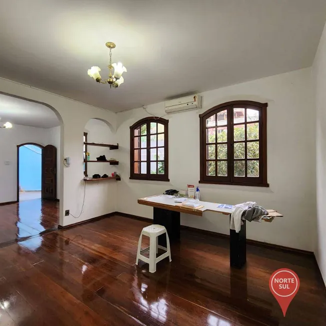 Foto 1 de Casa com 3 Quartos para venda ou aluguel, 330m² em Nova Suíssa, Belo Horizonte