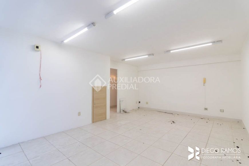 Ponto Comercial na Praça Quinze de Novembro, s/n, Centro Histórico em Porto  Alegre, por R$ 249.000 - Viva Real