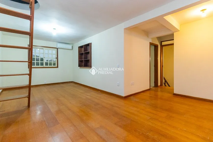 Foto 1 de Casa com 3 Quartos à venda, 255m² em Tristeza, Porto Alegre