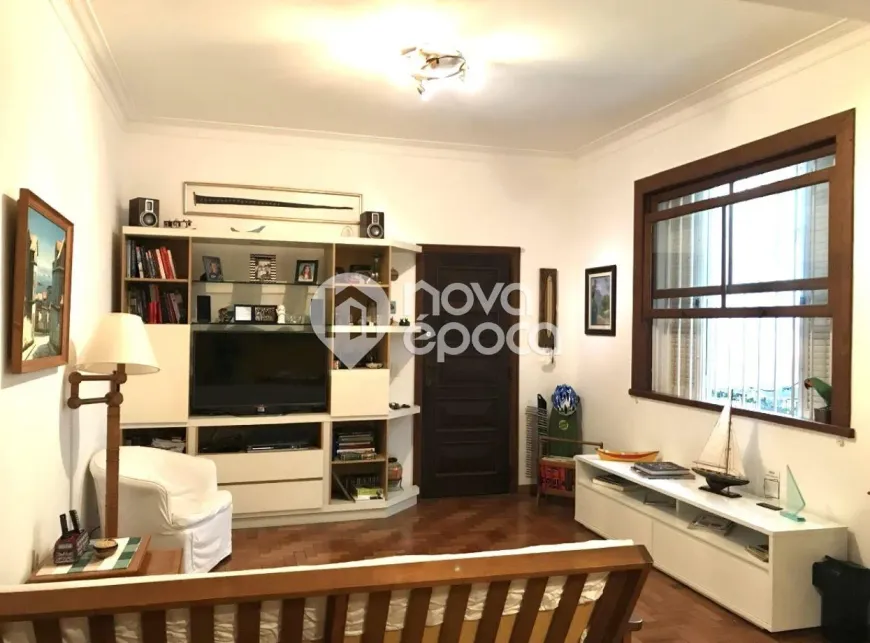 Foto 1 de Apartamento com 3 Quartos à venda, 110m² em Lagoa, Rio de Janeiro