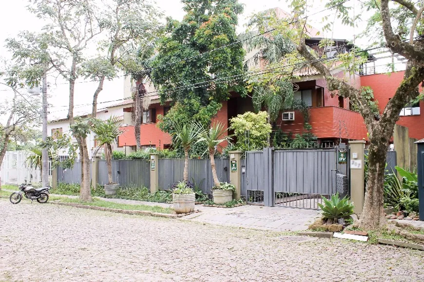 Foto 1 de Casa de Condomínio com 4 Quartos à venda, 346m² em Vila Assunção, Porto Alegre