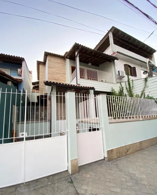 Foto 1 de Casa com 3 Quartos à venda, 250m² em Califórnia, Nova Iguaçu