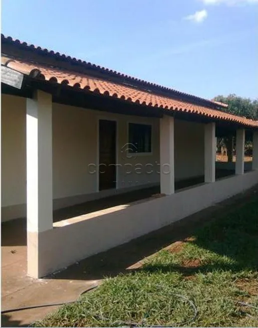 Foto 1 de Fazenda/Sítio com 3 Quartos à venda, 220m² em Zona Rural, São José do Rio Preto