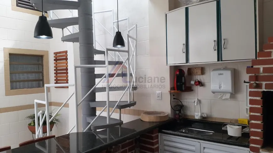 Foto 1 de Casa com 5 Quartos à venda, 210m² em Vila Anhanguera, Mongaguá
