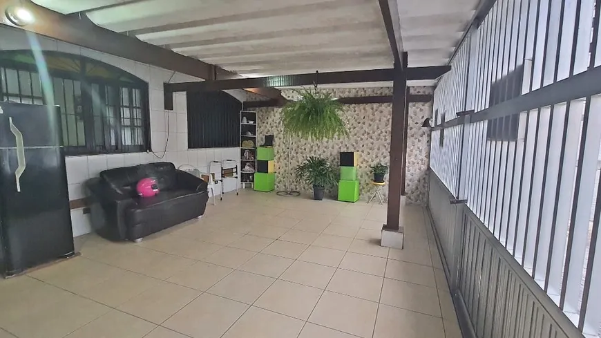 Foto 1 de Casa com 2 Quartos à venda, 122m² em Vila Tupi, Praia Grande