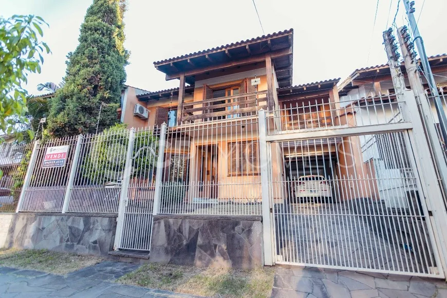 Foto 1 de Sobrado com 4 Quartos à venda, 313m² em Jardim Lindóia, Porto Alegre