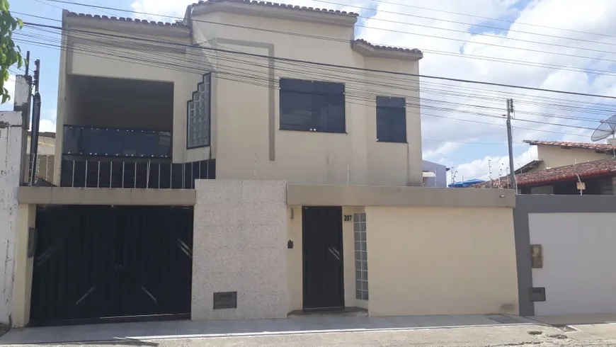 Foto 1 de Sobrado com 4 Quartos à venda, 330m² em Centro, Lagarto