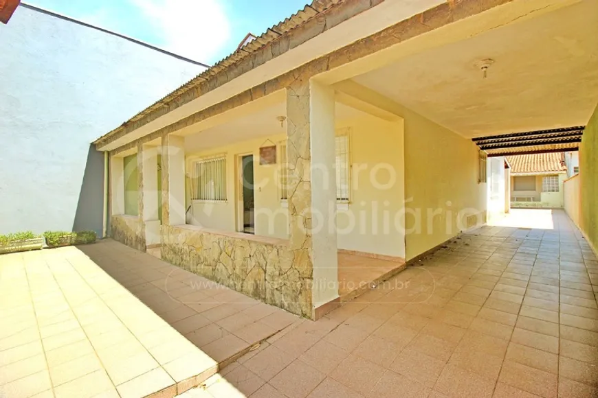 Foto 1 de Casa com 3 Quartos à venda, 136m² em Centro, Peruíbe