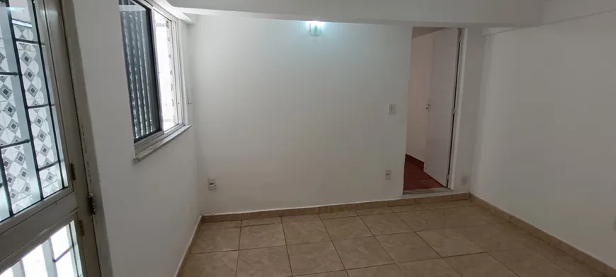 Foto 1 de Casa com 2 Quartos para alugar, 60m² em Vista Alegre, Rio de Janeiro