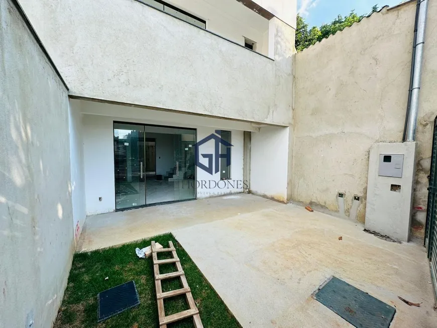 Foto 1 de Casa com 3 Quartos à venda, 130m² em Santa Amélia, Belo Horizonte