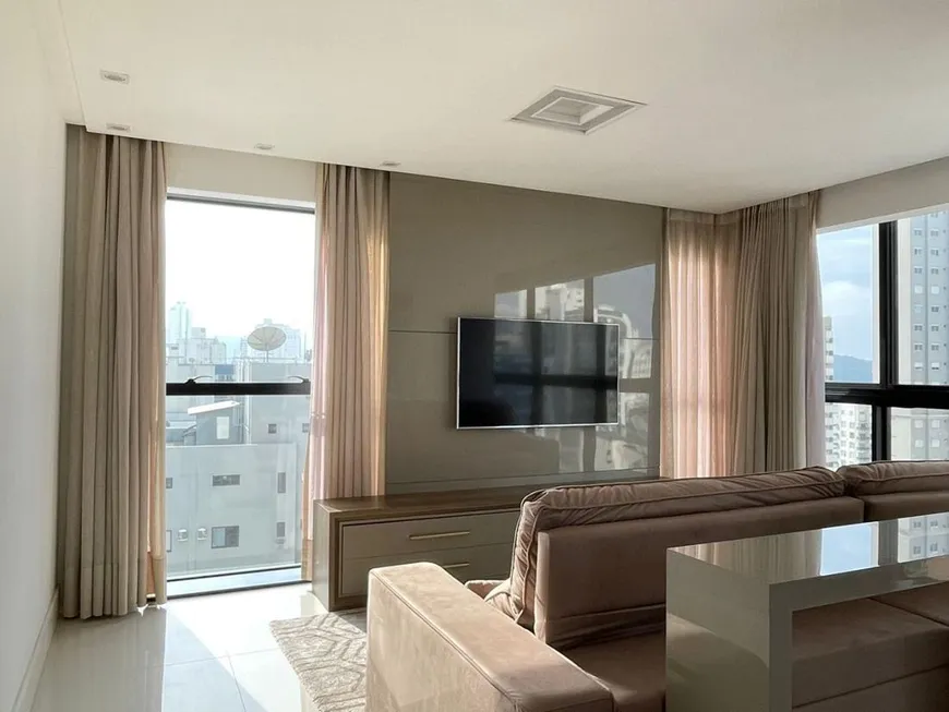 Foto 1 de Apartamento com 3 Quartos à venda, 160m² em Centro, Balneário Camboriú