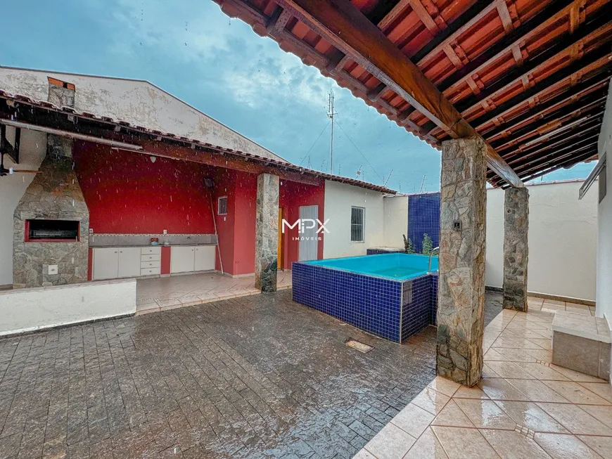 Foto 1 de Casa com 3 Quartos para venda ou aluguel, 235m² em Santa Cruz, Rio Claro