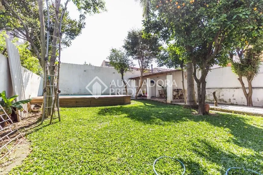Foto 1 de Casa com 3 Quartos à venda, 136m² em Jardim Itú Sabará, Porto Alegre