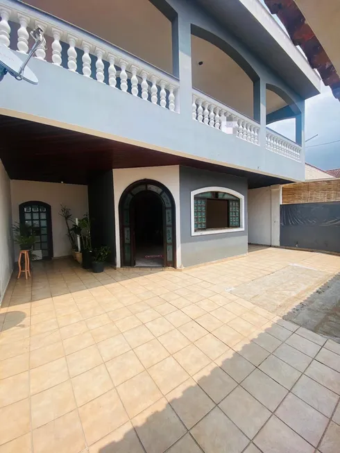 Foto 1 de Casa com 4 Quartos à venda, 275m² em Vila Caicara, Praia Grande