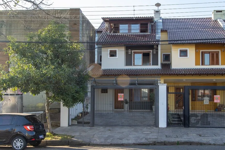 Foto 1 de Casa com 5 Quartos à venda, 301m² em Guarujá, Porto Alegre