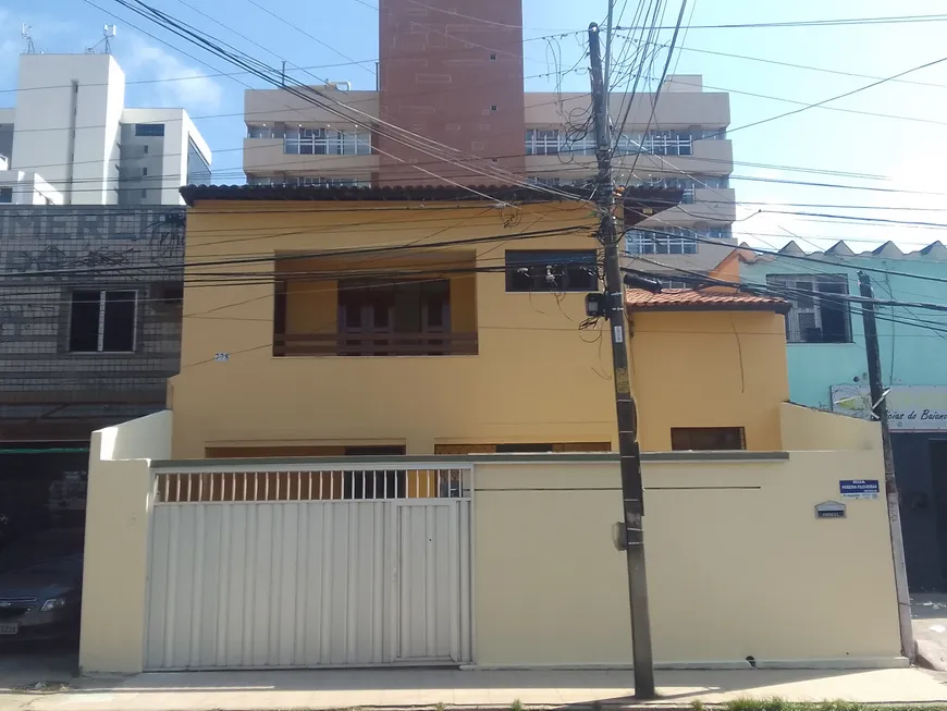 Foto 1 de Casa com 2 Quartos para alugar, 142m² em Centro, Fortaleza