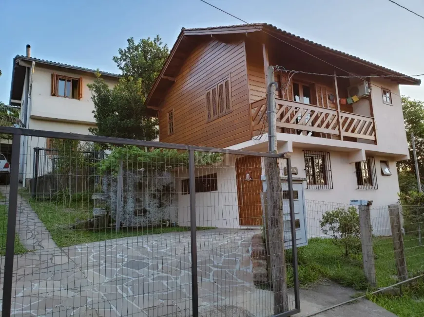 Foto 1 de Casa com 5 Quartos à venda, 302m² em Vila Nova, Porto Alegre