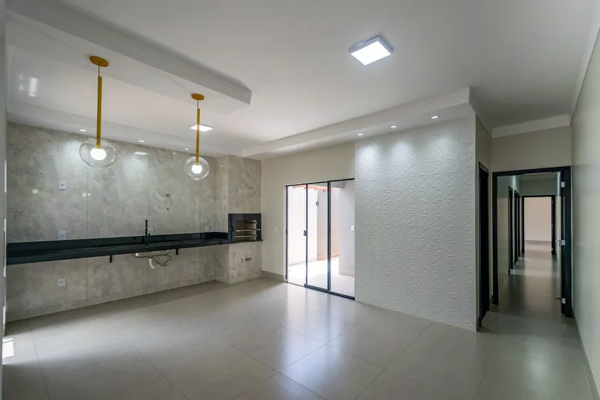 Foto 1 de Casa com 3 Quartos à venda, 133m² em Residencial Canaa, Rio Verde